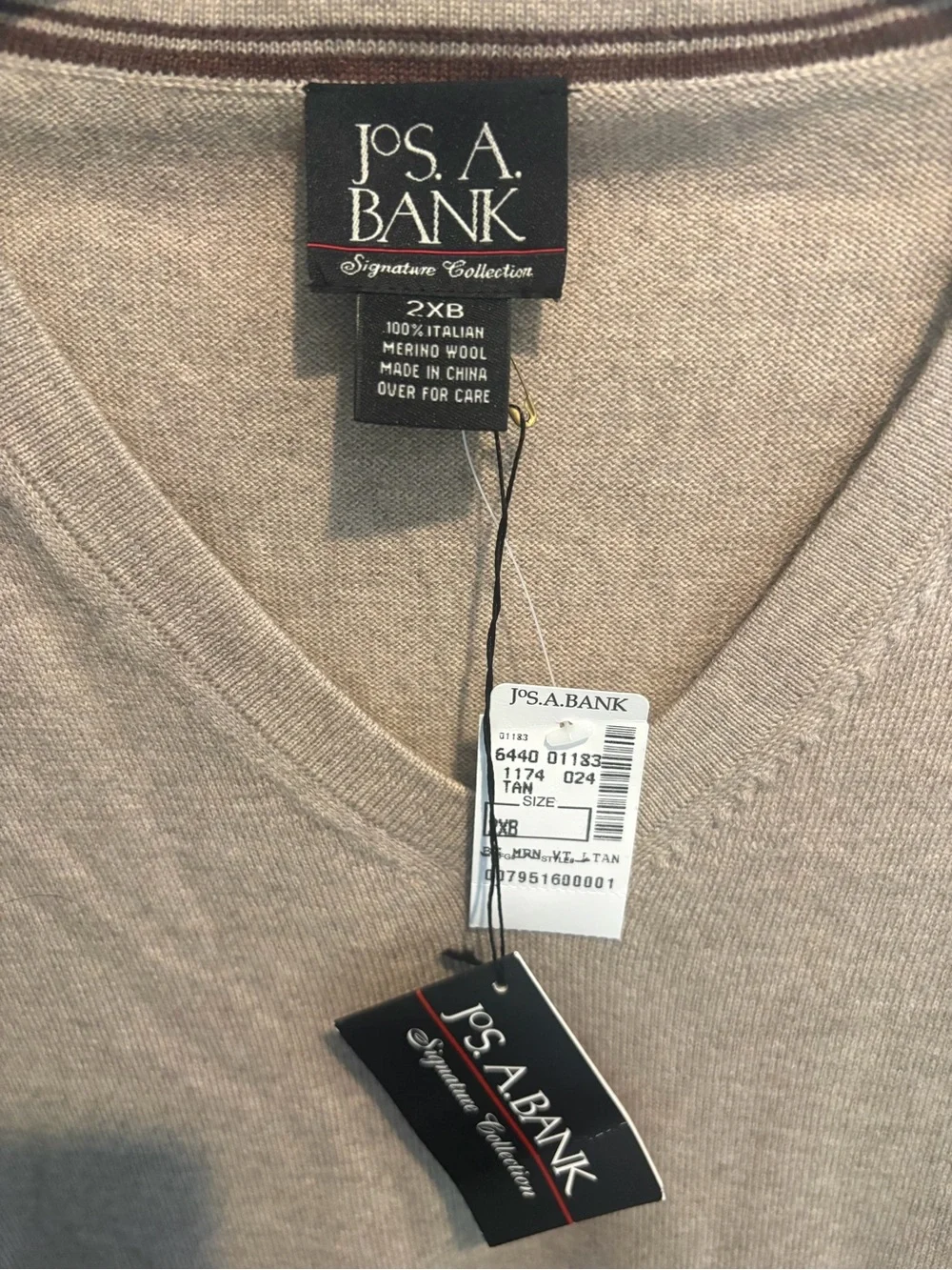 Jos. A. Bank 100% Merino Wool Men’s V-Neck Sweater Vest New With Tags